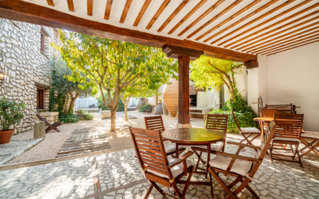 Outdoor areas for al fresco meals